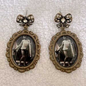 Photo portrait burlesque dancer earrings